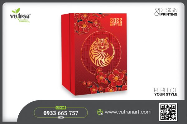 Hộp quà Tết hoa mai đỏ - thiết kế bởi Vutranart.